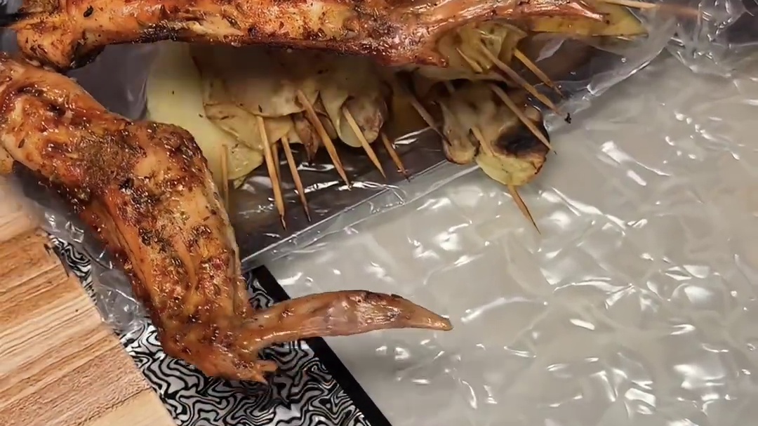 东北街头100元烧烤盲盒竟然吃了这么多