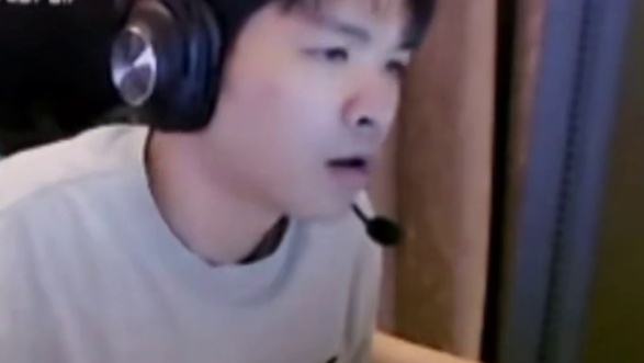 表哥：对面在哭泣是谁？