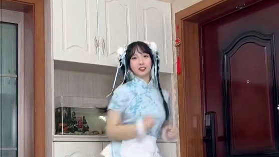 嘿嘿一天使不完的劲儿杀青梗舞蹈