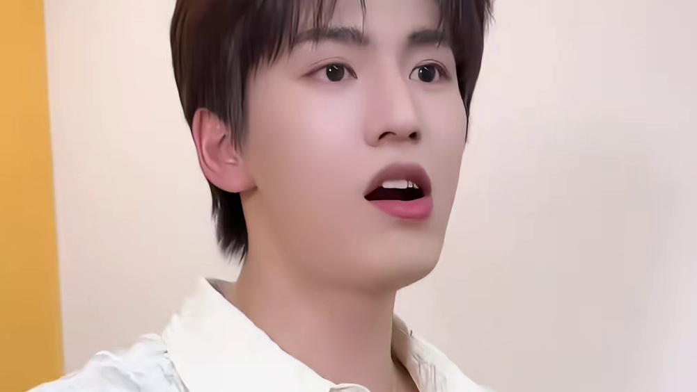 张凌赫：我们怎么会住一栋楼呢？