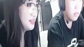 严厉的相公和听话的妻子，Doo和草莓积分赛默契配合，两人相互斗嘴简直太甜了