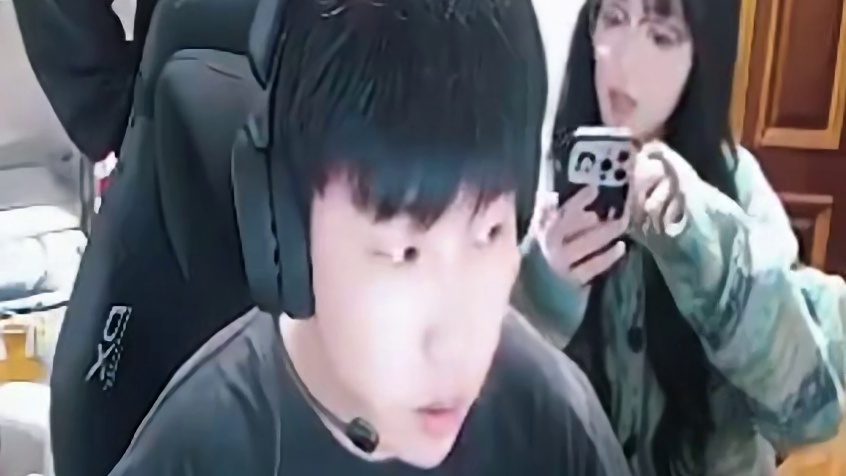 牛马威打破二人世界来点奶茶，草莓说我知道doo喝什么，你快出去出去太甜了