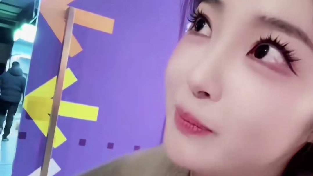 AG冠军之夜活动宠儿和妮妮线下见面，宠儿秒变怂宠全程被妮妮拿捏，节目效果拉满