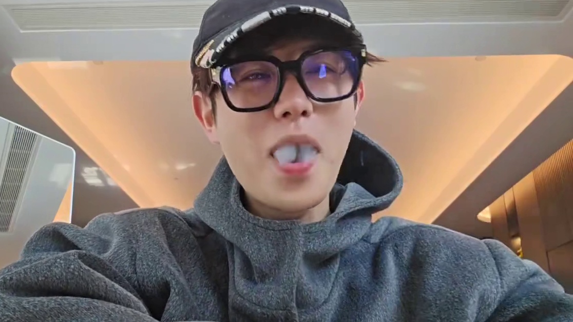 童锦程被路人问包养价格：500一小时！