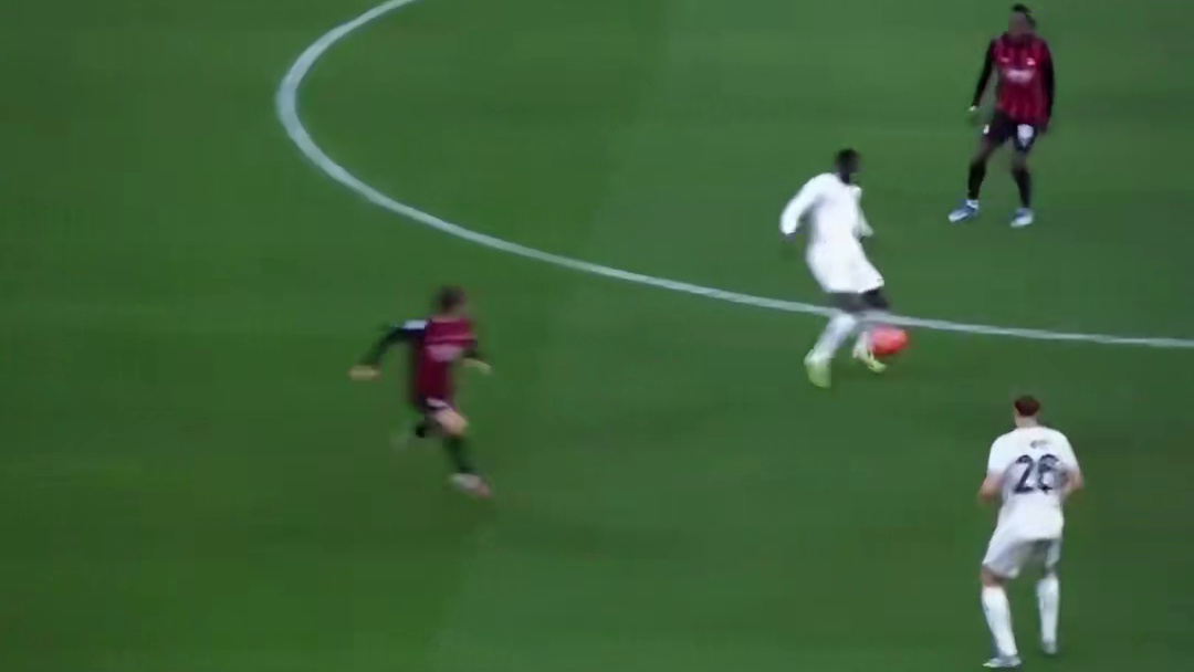 对足球最纯粹的热爱就是这个样子的