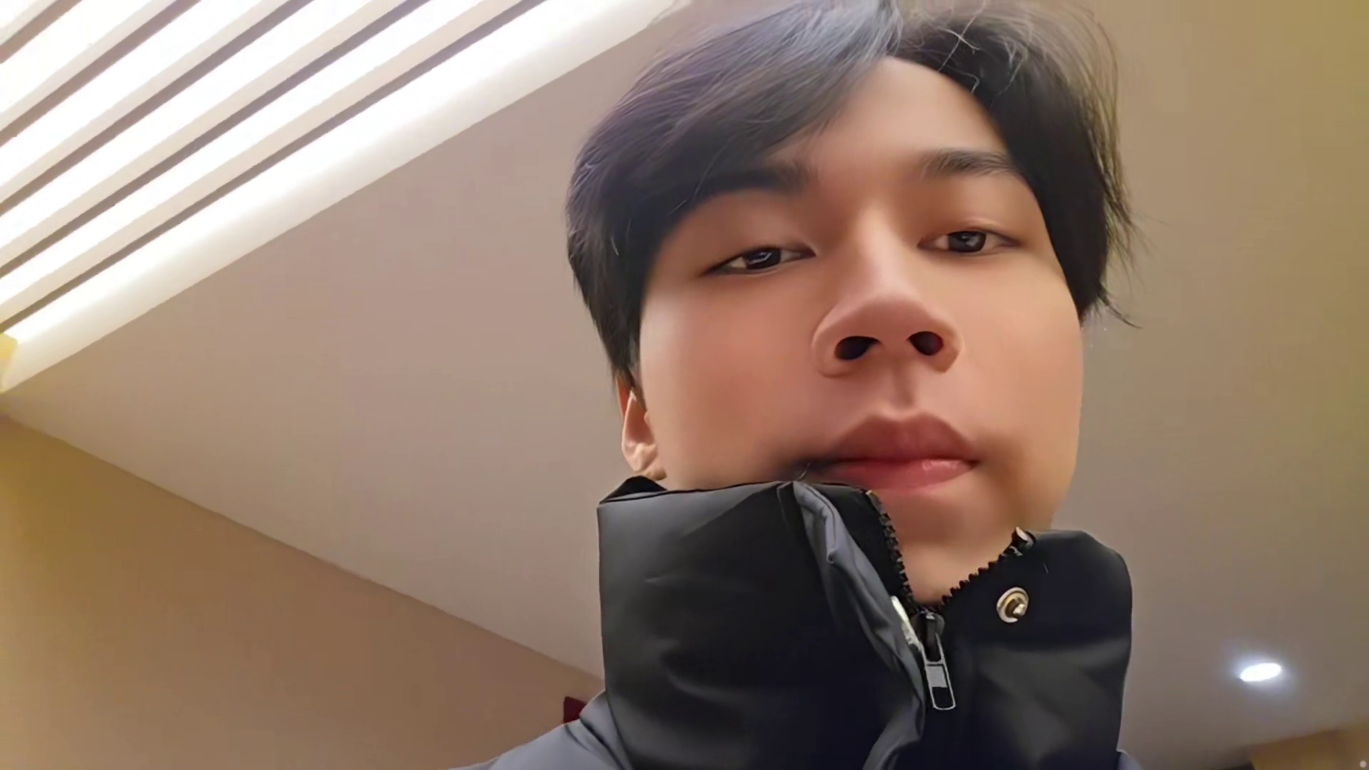 小莫回家，林威也回家了 园区剩个老头 喜欢骂我威哥 我威哥不伺候了