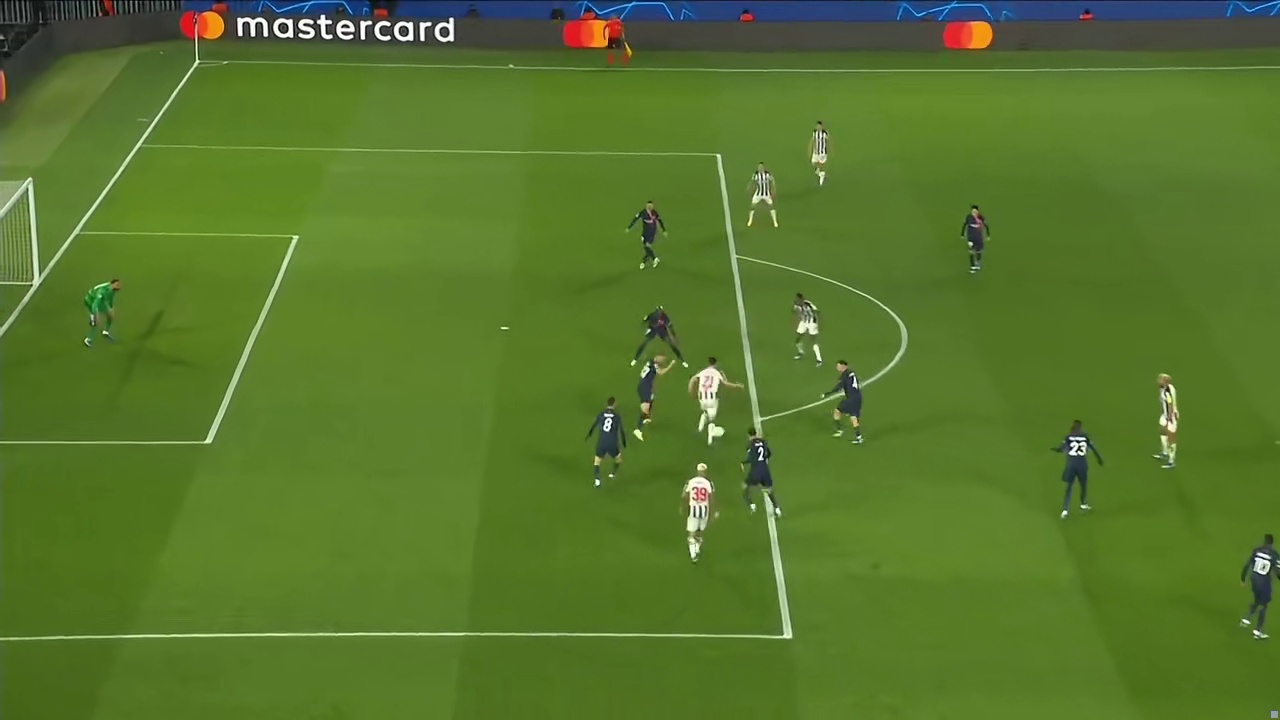 世界杯决赛主裁判引发巨大争议