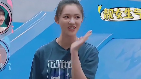 易烊千玺  说娜姐这个裙子和小时候奶奶穿的一样！