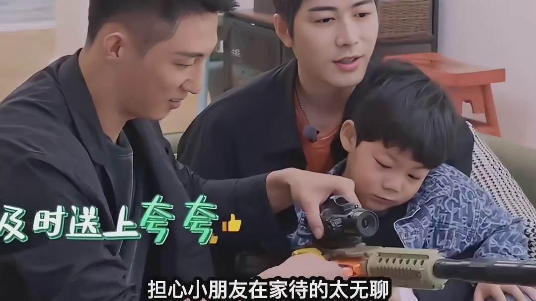 不愧是在内娱服兵役的男人，连带娃都如此硬核