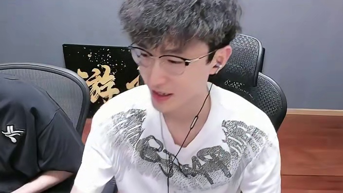 当蔡哥结束了大号的首播后