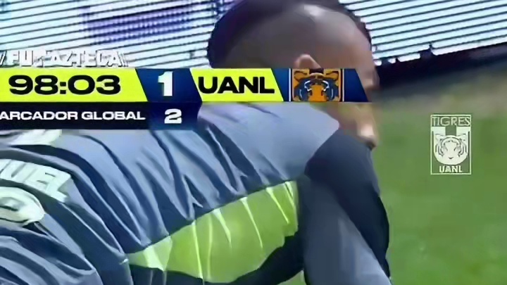 守门员今晚加鸡腿，面对对手快速远射，迅速反应成功防守 #足球