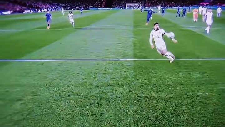 主动出击酿成大错，奋力奔跑为门将兜底