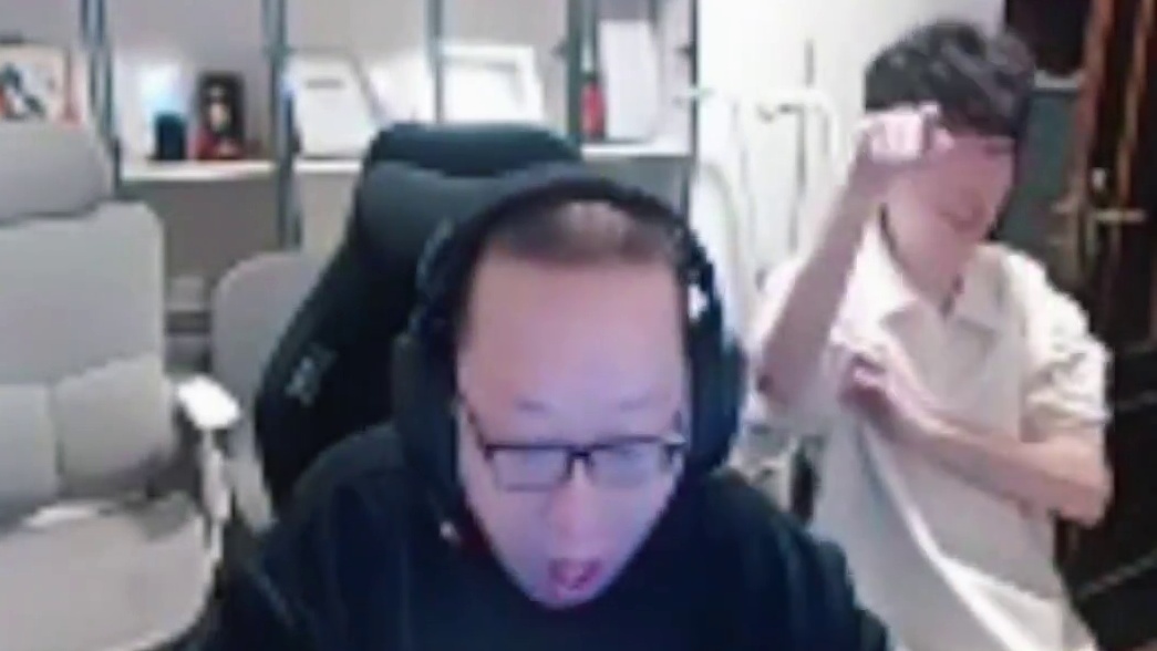 绝迹讲述宠儿是俱乐部很关键的人，目前全联盟找不到可以代替宠儿的，嘉宝以后还是有机会上场的