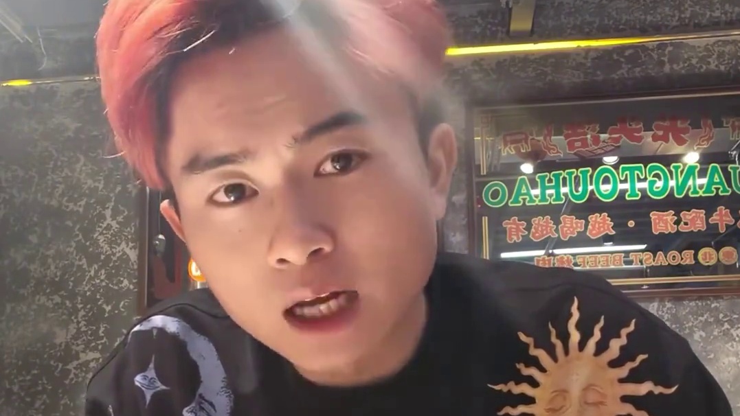 豆哥深夜与兄弟们聊天，说园区三人虽有合同限制 ，但想走随时都可以走，园区三人中胖瘦赚的比较多