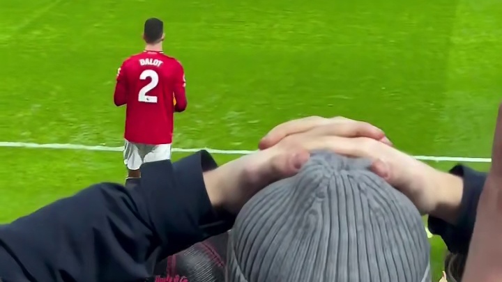 曼联1:0纽卡，多古不停球凌空抽射破门打入曼联，也好看了
#足球