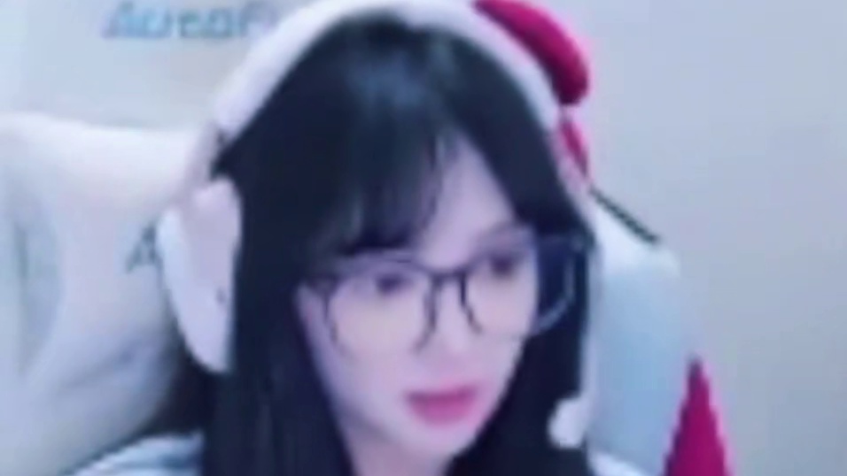 排面拉满，濮院电竞节亚洲电子体育联合秘书长亲自给AG颁奖，大金牌加大金戒指给毛青看羡慕了