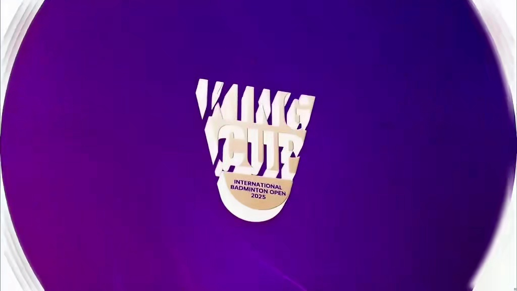 天王杯男单决赛第二局安东森明显已经失去抵抗的意志，失误不断，石头通过犀利的果断进攻，顺利获得冠军