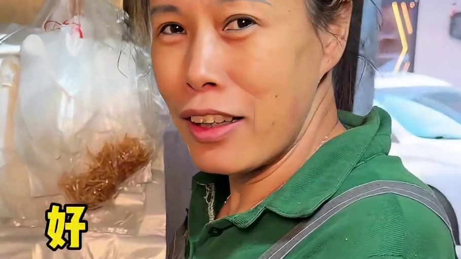 东北街头小菜馆100块钱开盲盒 东北街头小菜馆花100块点了10个菜这价格你完全靠得住