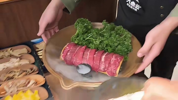 在厦门！降温后的第一顿！直接冲云南风味的菌子火锅！
