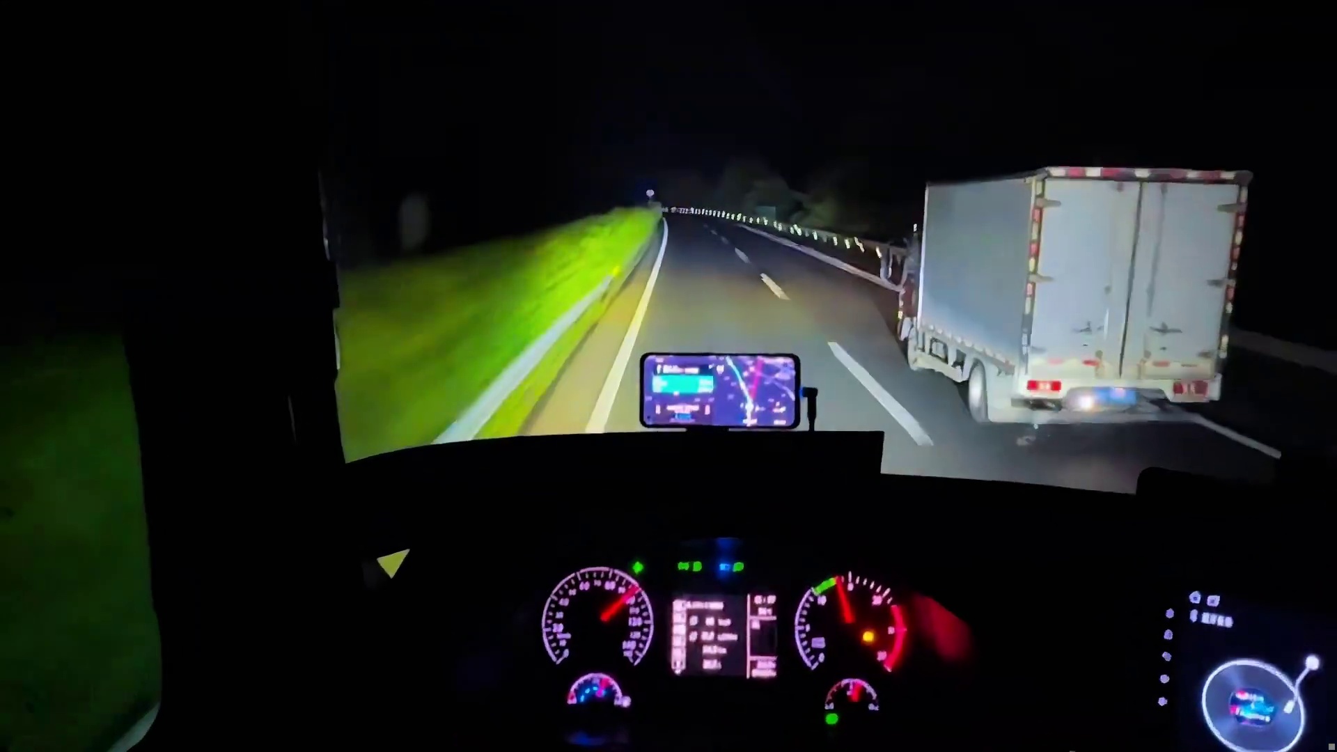 让你们听听00后小伙驾驶福康康明斯配法斯特十二档的效果，暴力提速把增压机搞得嗷嗷叫