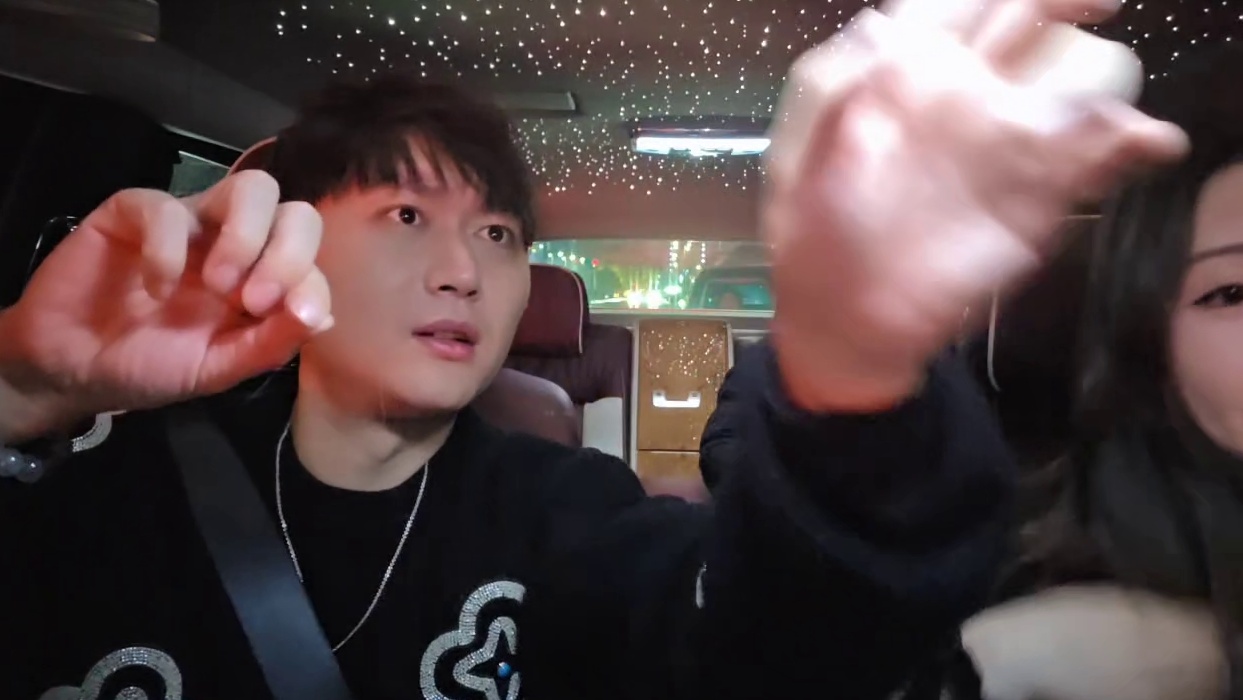 逆天发言！用迪毛掏耳朵！