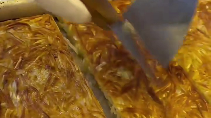 南宁街头的炸虾饼，香香脆脆的巨好吃！ 南宁街头的炸虾饼，香香脆脆的巨好吃！