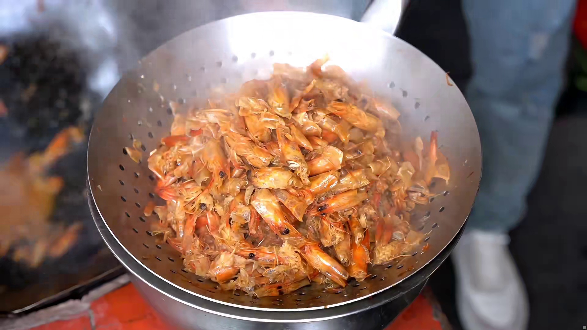 厦门大哥熬沙茶酱做奇葩沙茶面，一碗要用掉100多头羊，真神奇