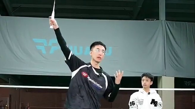 击球后 正确的身体姿态