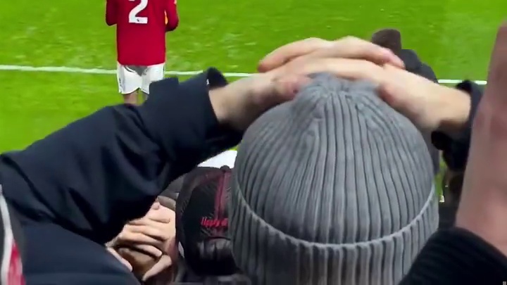 曼联1:0纽卡，多古不停球凌空抽射破门打入曼联处子