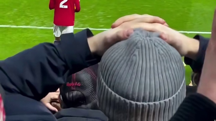 曼联1:0纽卡，多古不停球凌空抽射破门打入曼联处子