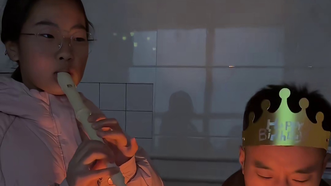 最后一个生日，最后一个生日，最后一个生日，外面还在等你。[捂脸]