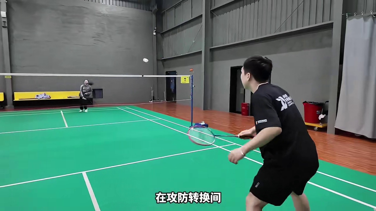 威臣航海王联名球拍 “路飞”来袭！ 威臣航海王联名羽毛球拍 2025年的最后一测，大红色