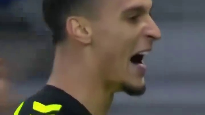 # 足球这就是神！安东尼打入世界波绝杀，队友们直接...