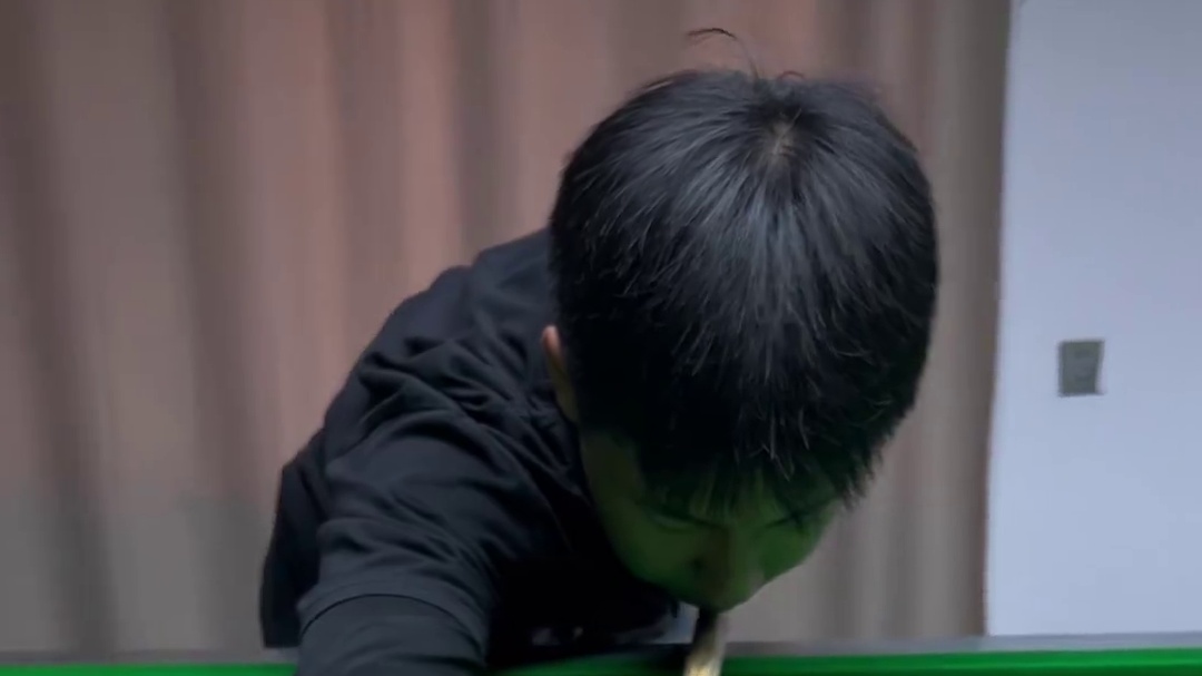 台球出杆 打台球出杆不直怎么治？