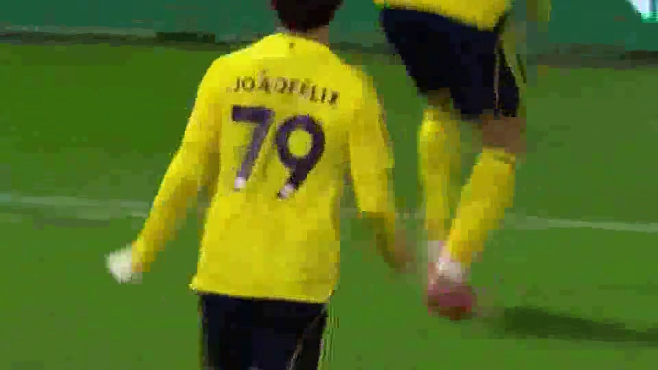 恭喜 生涯957球！菲利克斯打门击中C罗后背折射入网