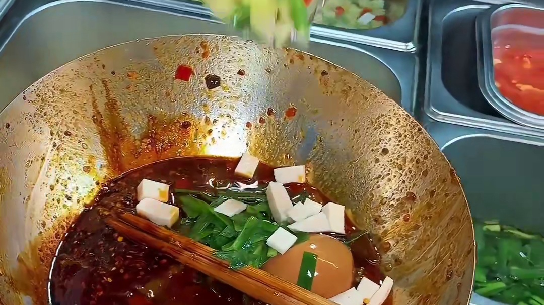 西安深夜街头12一份的剁椒面！