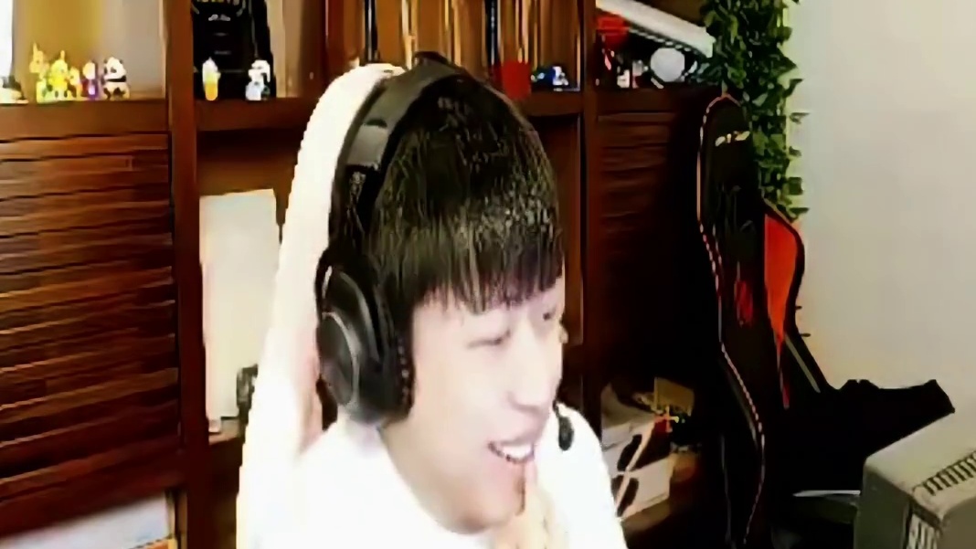 AG夺冠纪录片登峰造极，宠儿看doo一输残局嘉伟抱头压力，看一次笑一次太逗了