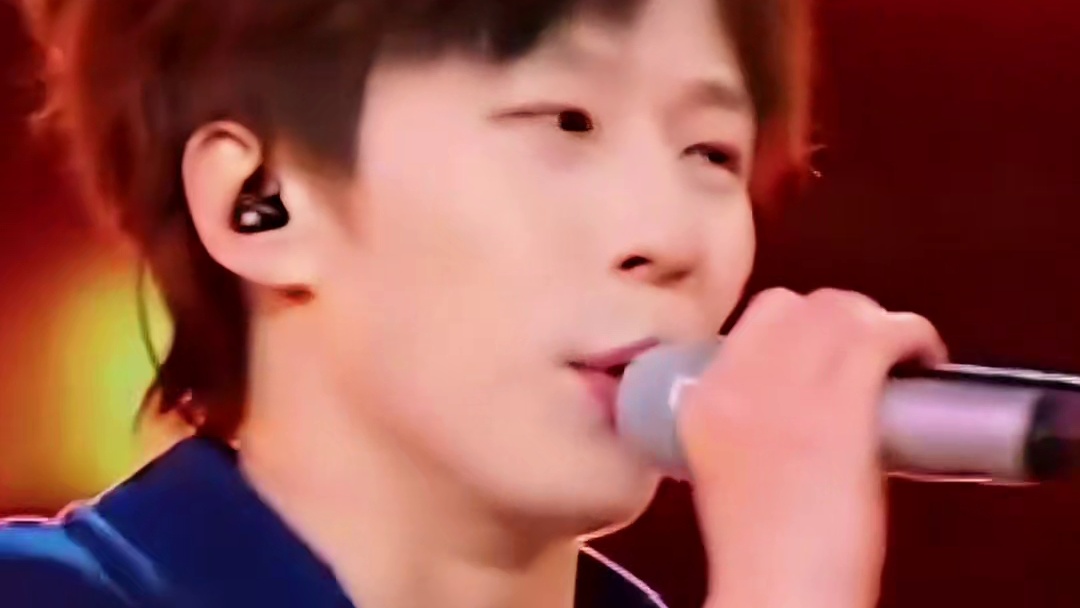 林高远参加元旦跨年晚会，为大家高歌一曲，太全面啦！