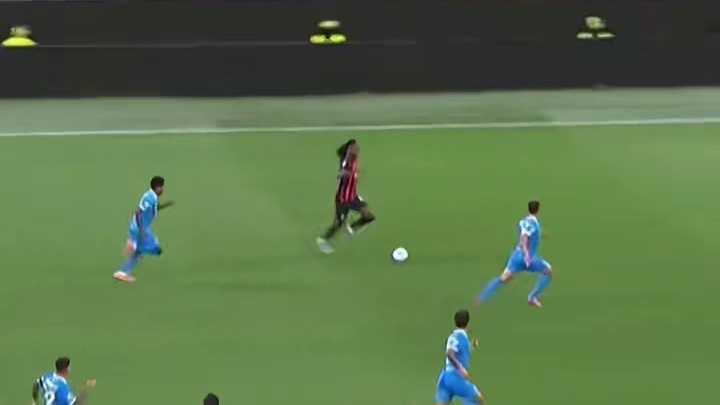 伤愈复出参与5球 莱奥的边路杀招到底需要几人能防住