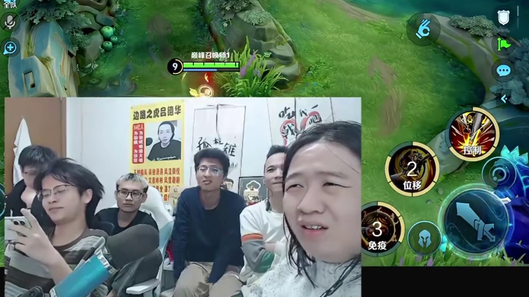 春虫虫爽玩德华买的猴哥新皮，德华在看科幻片也挑刺一整局