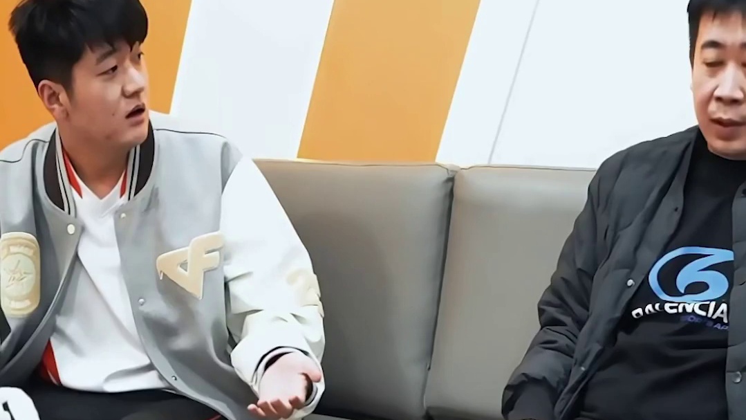 蛇哥看AG夺冠纪录片，杨哥灵魂拷问直接给欧欧整不会了