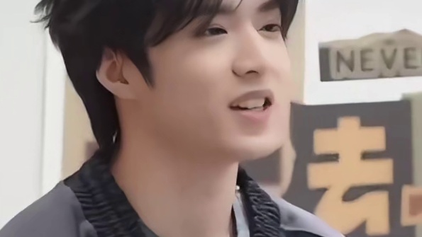 张真源：什么砸到我们耀文了