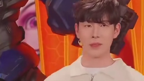 仁川人今晚又过年了，TheShy姜承録和义进哥Rookie合体直播，还带来了剑魔Solo环节，赛前TheShy撒娇“哥哥应该不会赢弟弟的吧”，Rookie憋不住笑了 最后TheShy剑魔战胜Rookie，还给好哥哥找补“因为他是哥哥呀，哥哥不会赢弟弟的”！！