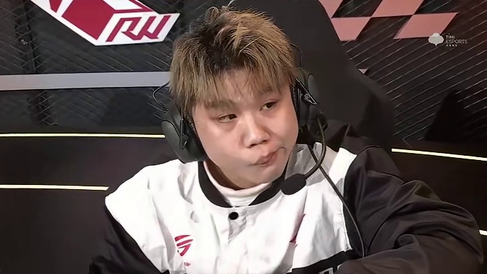 【2025S联赛年度总决赛】积分赛第三日组队道具赛第二场 KZ vs RW 第七局：极速航天城 局势