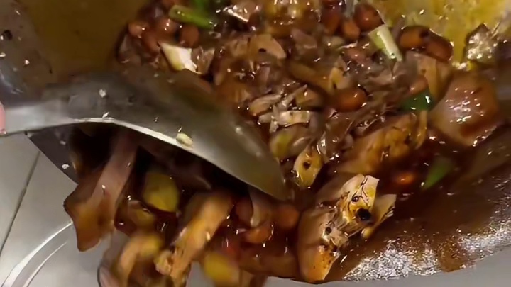 成都街头偶遇凉拌土鸡，这小料加的震惊了我一整天 成都街头偶遇凉拌土鸡，这小料加的震惊了我一整天