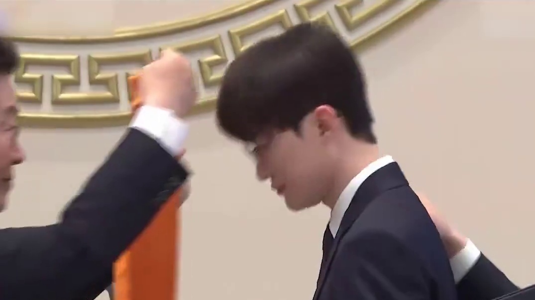 和总统同桌敬酒！Faker荣获韩国青龙章，含金量又上一层！