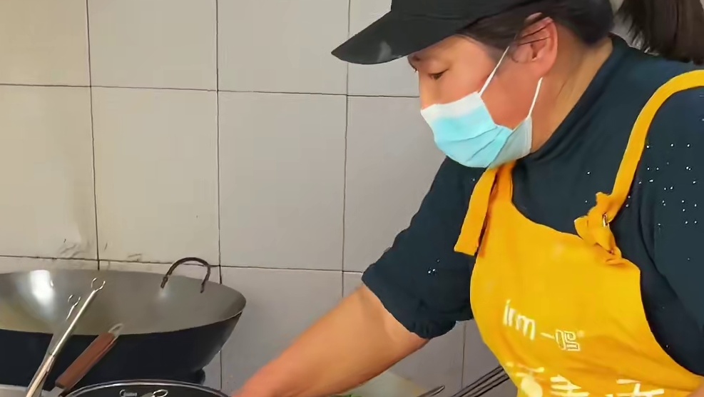 被这口泡虾馋疯了  300公里来只为这一口 值了！