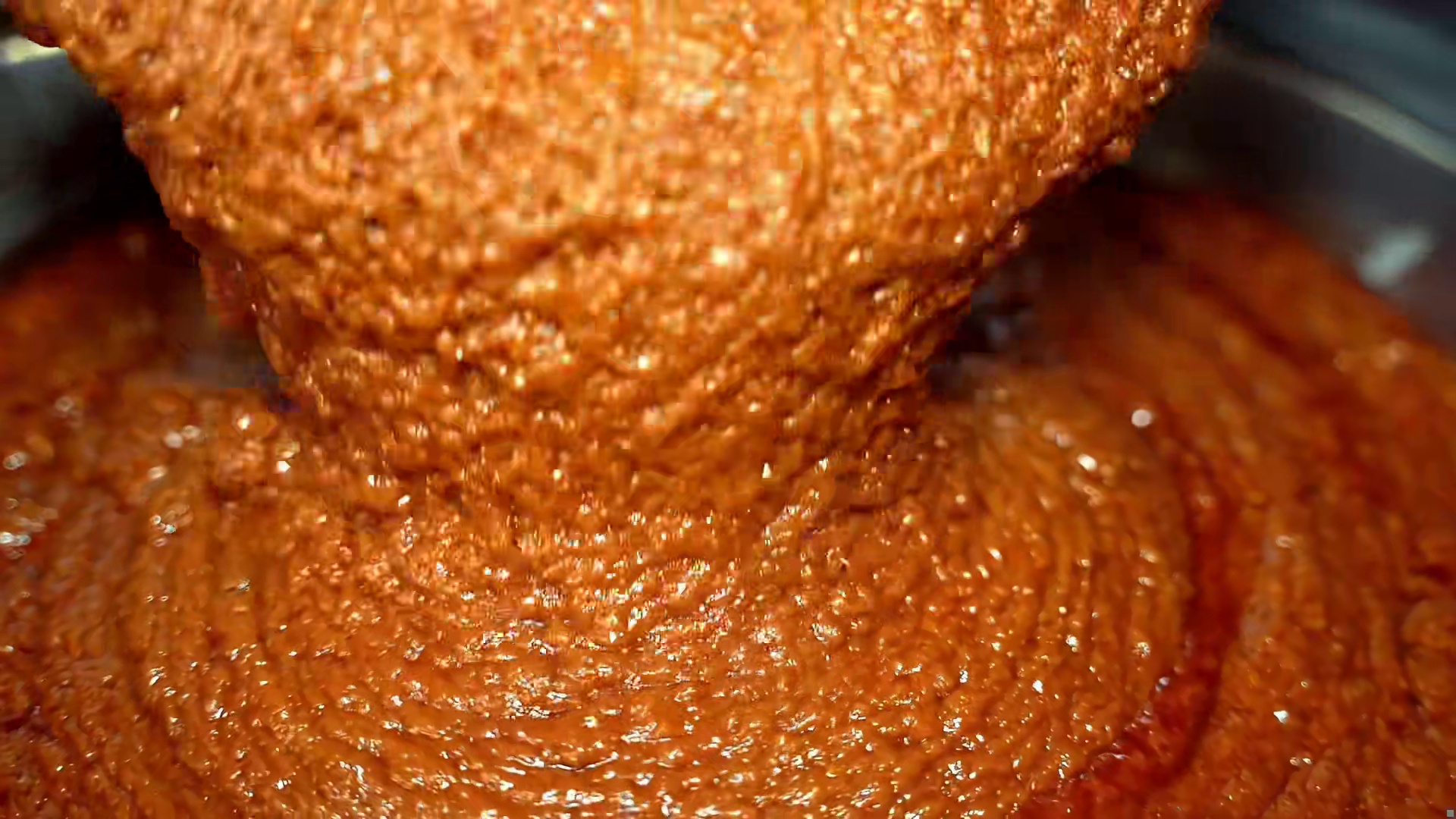 漳州妯娌做闽南特色沙茶酱，1斤酱兑5斤水，煮炒炖卤都能用