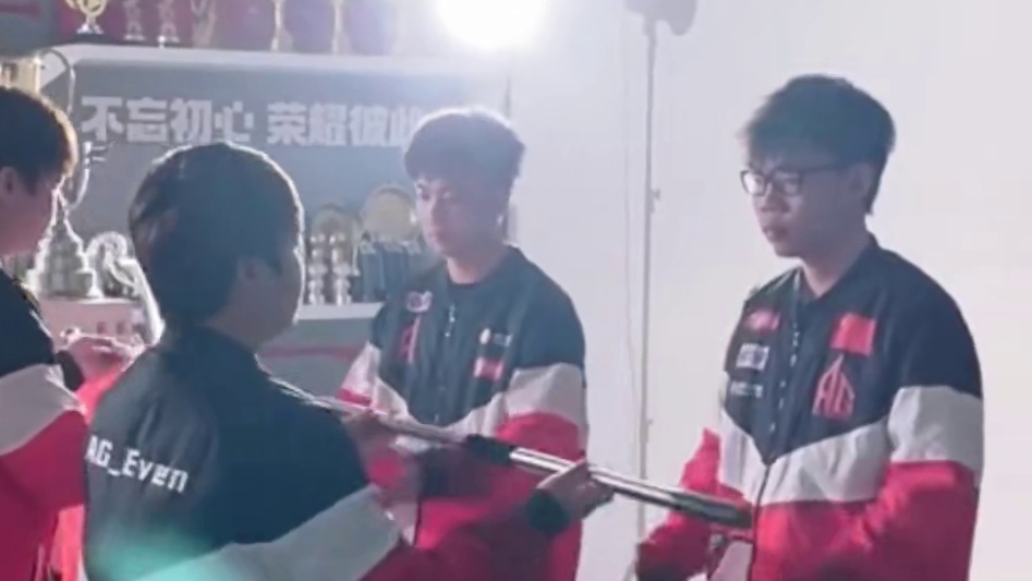 从年初的“跑男”到年底的“世一自”，1222的巅峰才刚刚开始