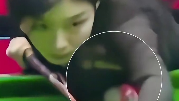 王思诺的离谱犯规，球迷称看到了曾经天后潘晓婷的影子